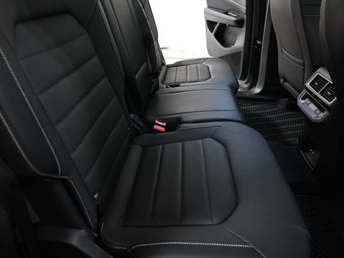 Used 2024 Volkswagen Atlas Cross Sport SEL R-Line AWD/4WD image 29