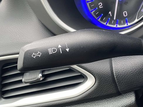 Used 2025 Chrysler Pacifica Select FWD image 21
