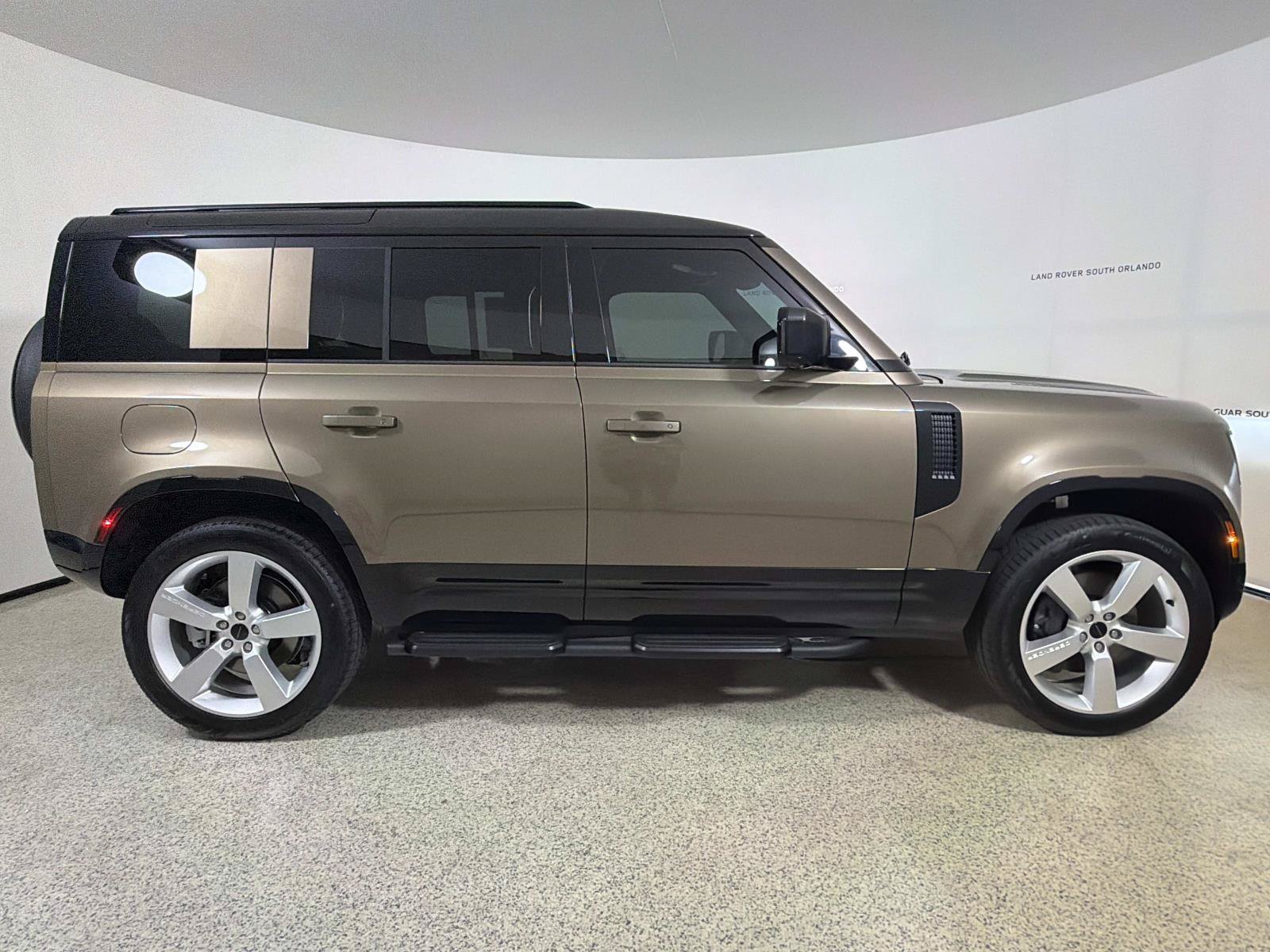 New 2026 Land Rover Defender 110 X-Dynamic SE AWD/4WD image 6