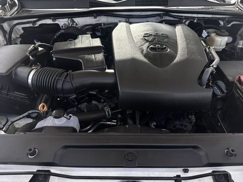 Used 2020 Toyota Tacoma SR5 image 30