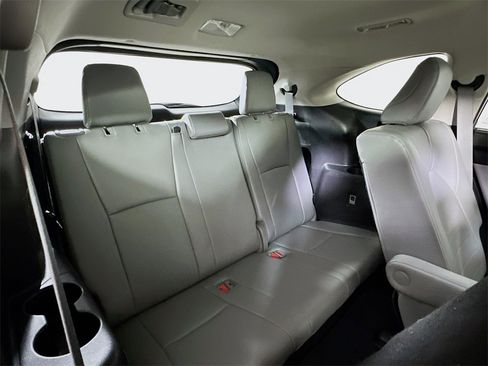 Used 2021 Toyota Highlander XLE image 14
