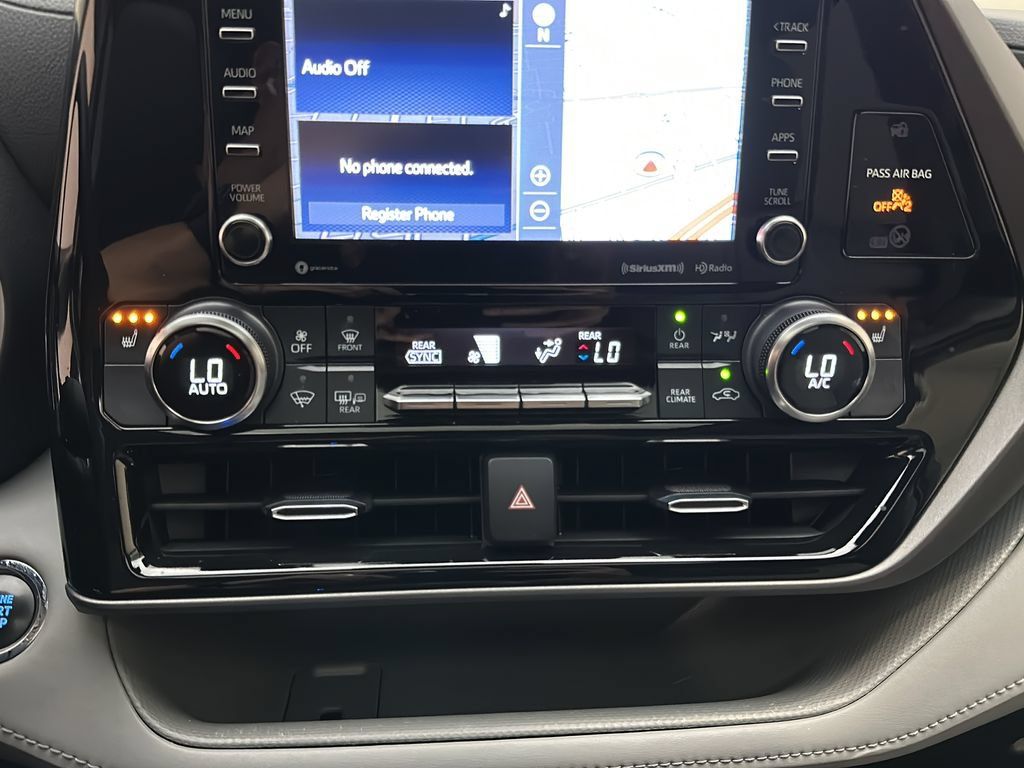 Used 2022 Toyota Highlander XLE AWD/4WD image 33