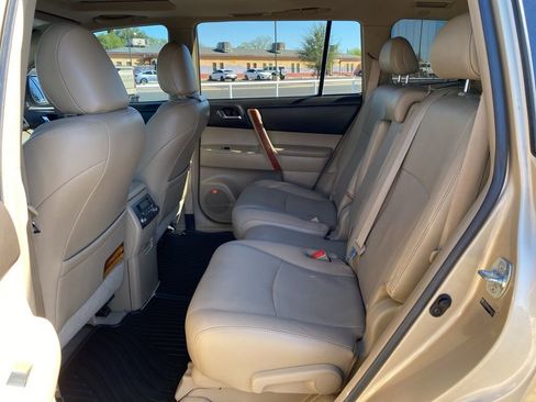 Used 2010 Toyota Highlander Limited image 25