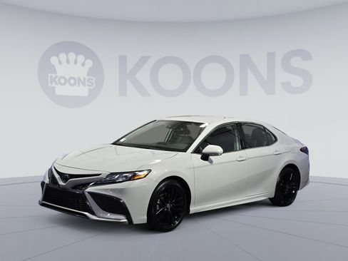 Used 2023 Toyota Camry XSE image 1