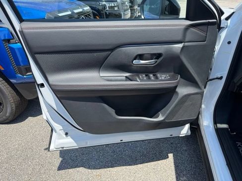New 2026 Nissan Kicks SR AWD/4WD image 16