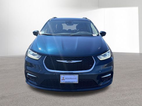 Used 2022 Chrysler Pacifica Touring-L AWD/4WD image 3