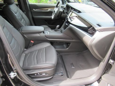 Certified 2025 Cadillac XT6 Premium Luxury w/ Platinum Package AWD/4WD image 11