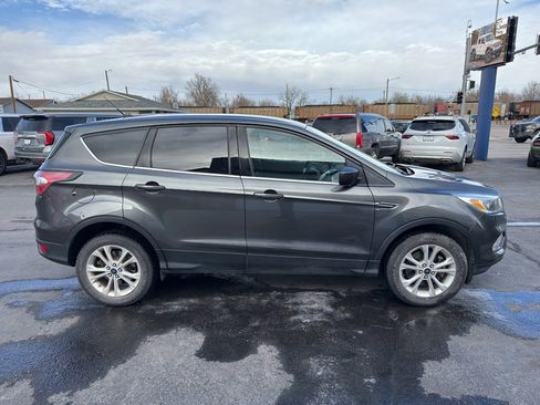 Used 2017 Ford Escape SE image 5