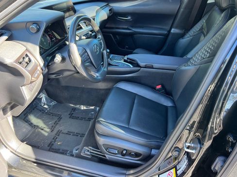 Used 2019 Lexus UX 200 F Sport image 10