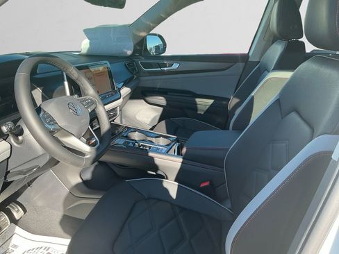 New 2026 Volkswagen Atlas Peak Edition image 9