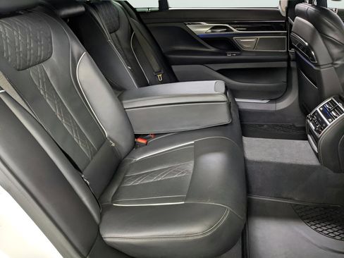 Used 2022 BMW 750i xDrive w/ Executive Package image 26