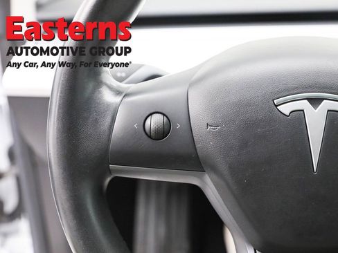 Used 2019 Tesla Model 3 Standard Range image 15