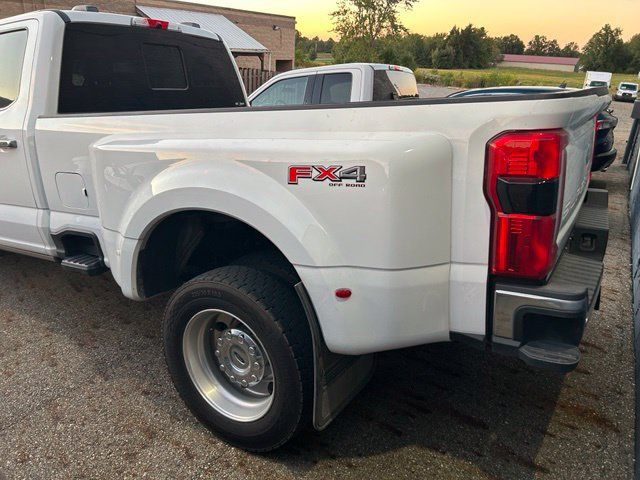 Used 2025 Ford F450 Lariat w/ Lariat Ultimate Package AWD/4WD image 2