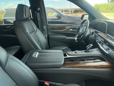 Certified 2024 Cadillac Escalade ESV Luxury AWD/4WD image 6