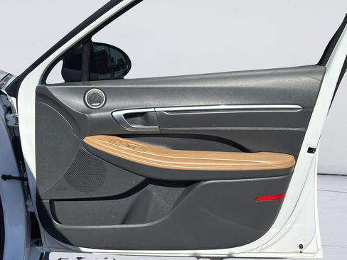 Used 2023 Hyundai Sonata Limited w/ Cargo Package FWD image 9