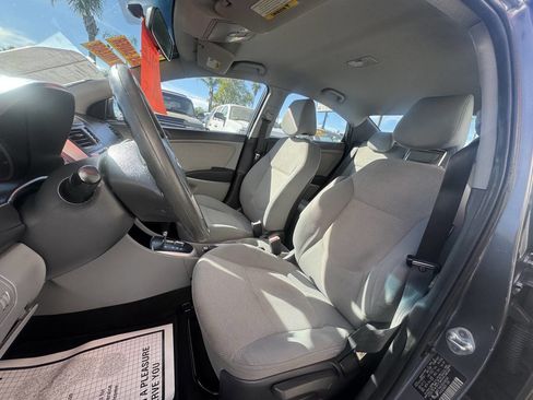 Used 2013 Hyundai Accent GLS image 21