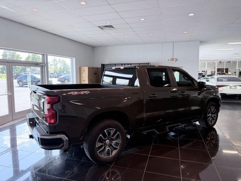 Used 2023 Chevrolet Silverado 1500 LT AWD/4WD image 10