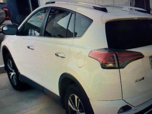 Used 2016 Toyota RAV4 XLE FWD image 4