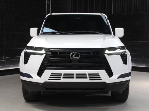 Used 2024 Lexus GX 550 w/ Cold Area Package AWD/4WD image 4