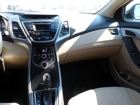 Used 2014 Hyundai Elantra SE image 10
