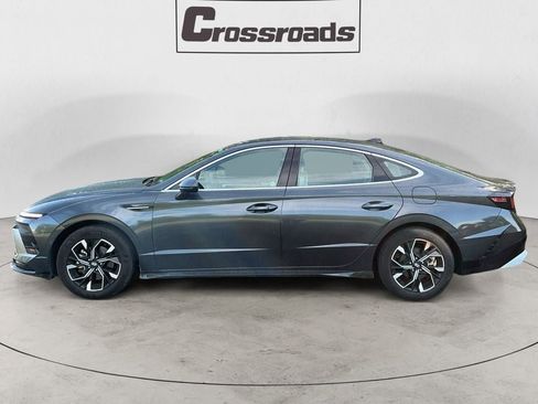 Used 2025 Hyundai Sonata SEL FWD image 2