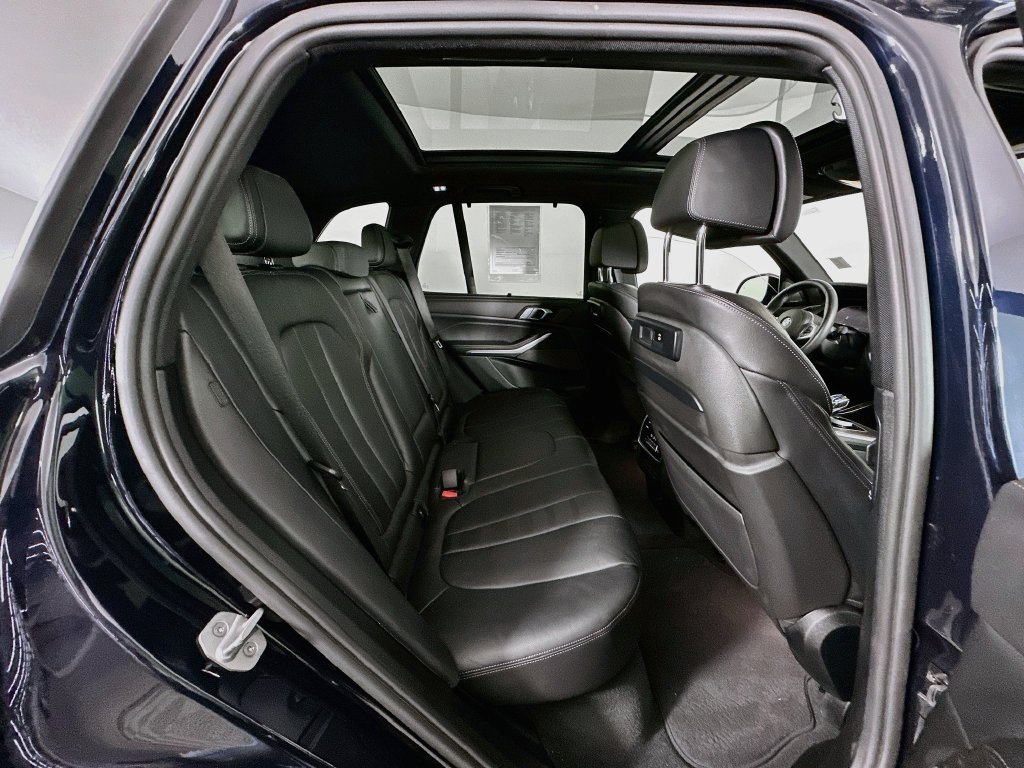 Used 2021 BMW X5 xDrive40i w/ M Sport Package AWD/4WD image 29