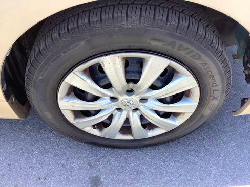 Used 2013 Toyota Corolla LE FWD image 24