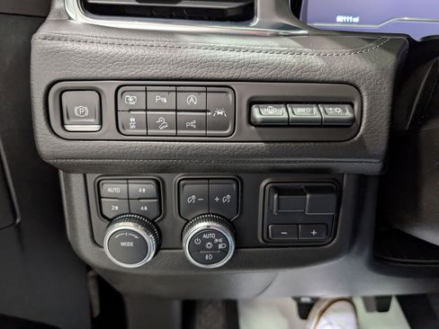 Used 2023 GMC Yukon XL Denali w/ Advanced Technology Package image 23