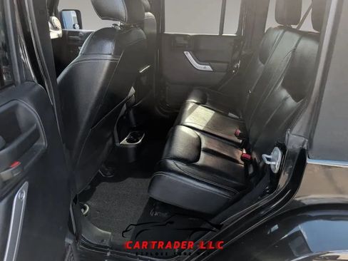 Used 2015 Jeep Wrangler Unlimited Sahara w/ Max Tow Package AWD/4WD image 27