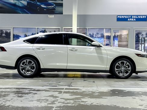 Used 2024 Honda Accord EX image 8