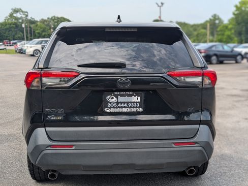 Used 2022 Toyota RAV4 LE FWD image 8