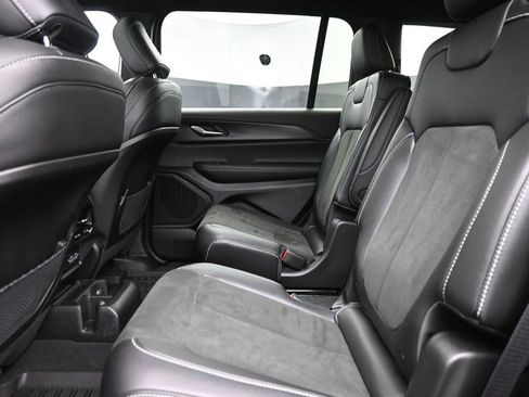 Used 2025 Jeep Grand Cherokee L Altitude AWD/4WD image 12