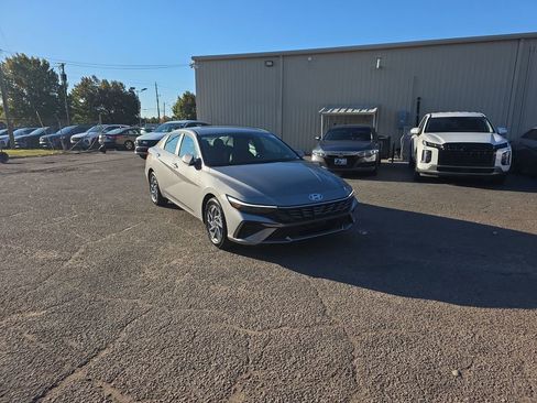 New 2026 Hyundai Elantra Blue image 11
