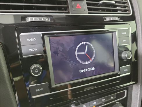 Used 2020 Volkswagen Golf 4-Door FWD image 26