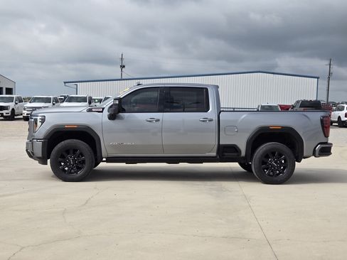 Used 2024 GMC Sierra 2500 AT4 w/ AT4 Premium Plus Package AWD/4WD image 4