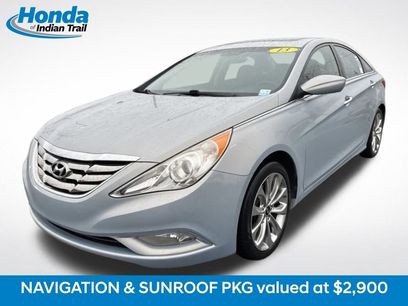 Used 2013 Hyundai Sonata SE w/ Navigation & Sunroof Pkg