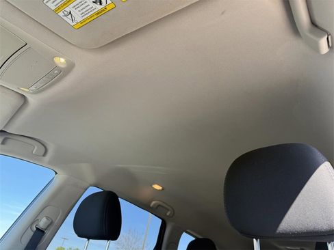 Used 2019 Nissan Pathfinder SV image 13