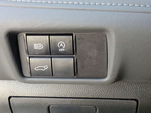 Used 2024 Toyota Highlander LE image 14