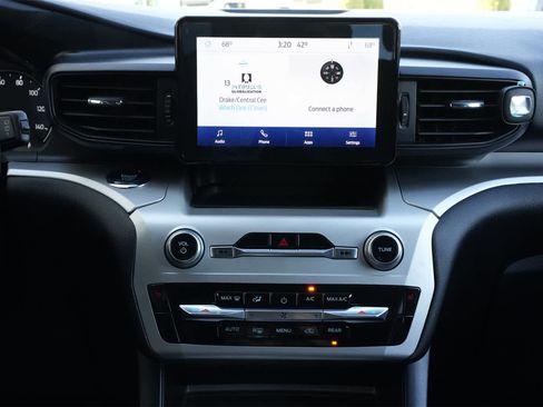 Used 2022 Ford Explorer XLT image 13