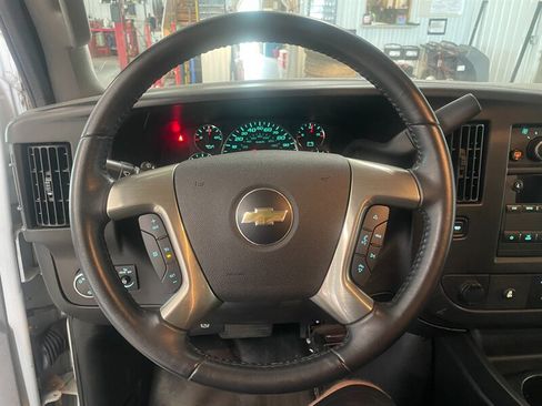 Used 2018 Chevrolet Express 3500 w/ Driver Convenience Package RWD image 9