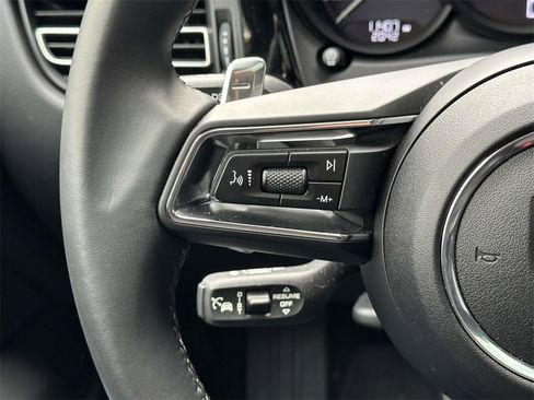 Used 2025 Porsche Macan image 22