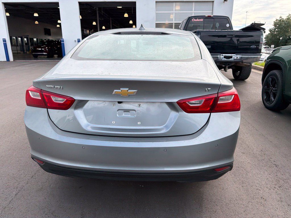 Used 2025 Chevrolet Malibu LT FWD image 3