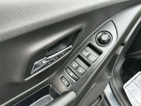 Used 2016 Chevrolet Trax LT w/ LT Convenience Package image 21