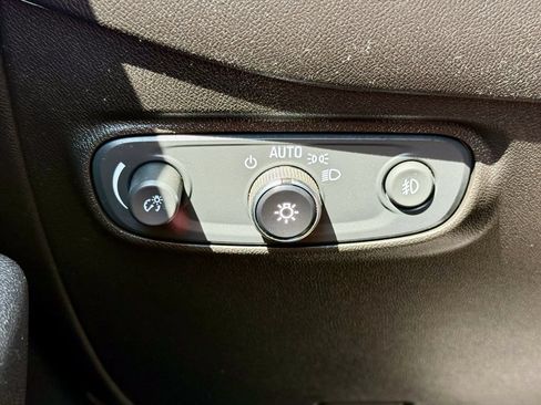 Used 2020 Chevrolet Equinox LT FWD image 23