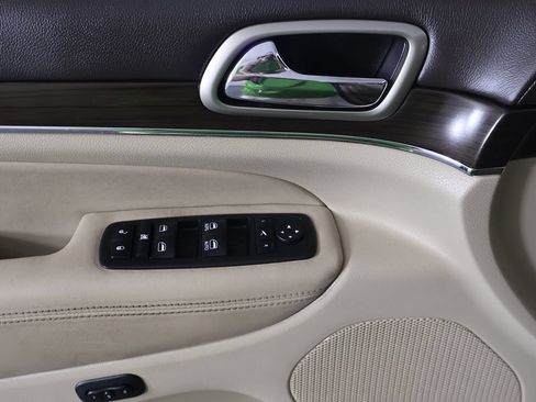 Used 2015 Jeep Grand Cherokee Overland AWD/4WD image 35