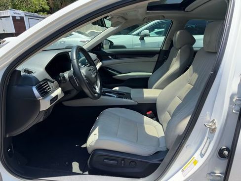 Used 2018 Honda Accord Touring image 11