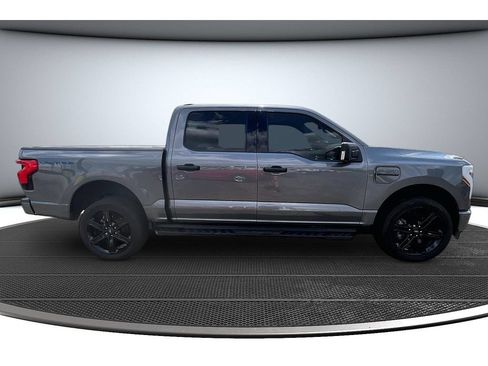 Used 2022 Ford F150 Lightning XLT AWD/4WD image 15