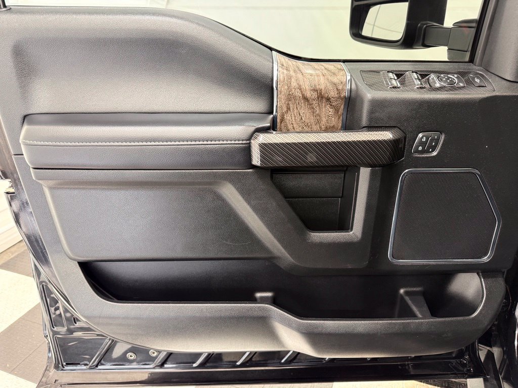 Used 2019 Ford F250 Lariat w/ Lariat Ultimate Package AWD/4WD image 15