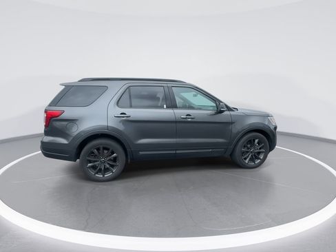 Used 2018 Ford Explorer XLT w/ Equipment Group 202A image 9