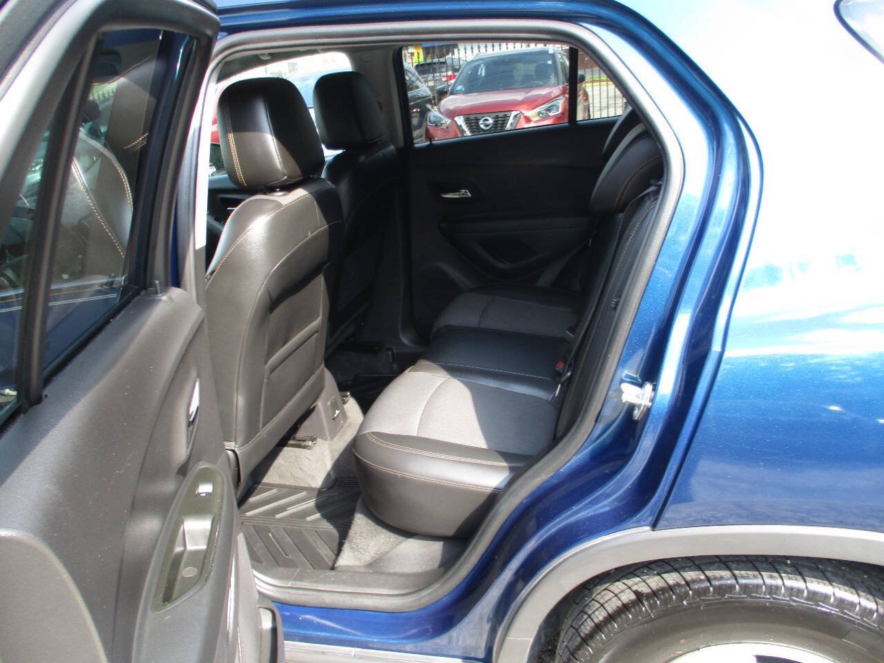 Used 2020 Chevrolet Trax LT w/ LT Convenience Package FWD image 5